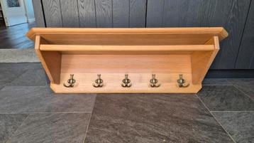 Gratis Houten Wandkapstok met Hoedenplank beschikbaar voor biedingen