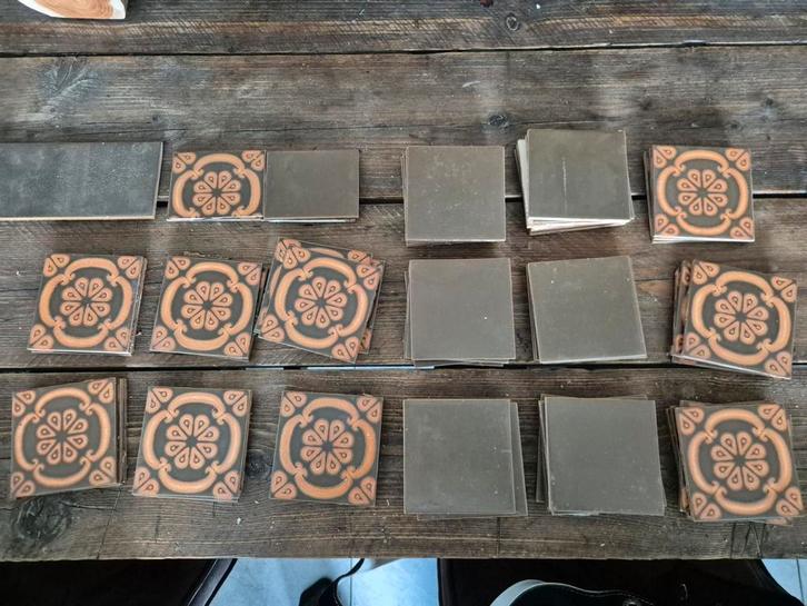 Oude reliëf tegels van royal sphinx hemiksem 50 stuks, Antiek en Kunst, Antiek | Wandborden en Tegels, Ophalen of Verzenden