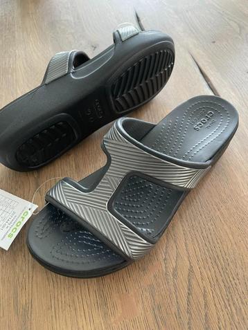 Crocs Monterey Metallic SlipOn Wedge Black maat W7 (37/38)  beschikbaar voor biedingen