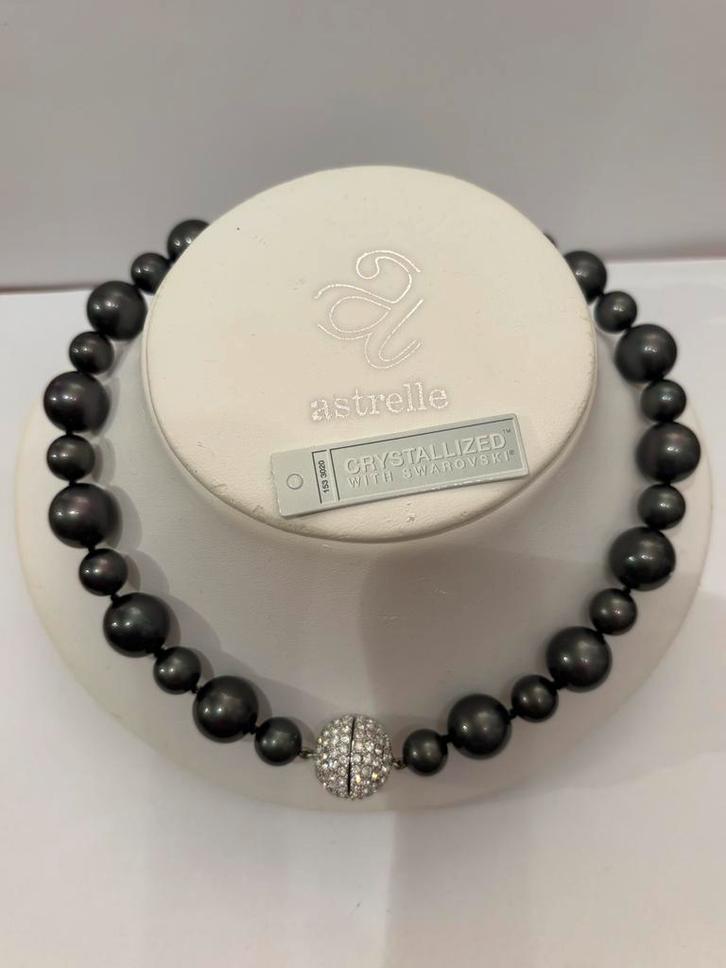 Zwarte Parel Ketting Astrelle Swarovski - 42cm, Sieraden, Tassen en Uiterlijk, Kettingen, Nieuw, Kunststof, Zwart, Met kristal