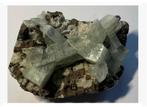 Groene Apofylite stuk, prachtige kristallen 217 gr./ 9x6 cm, Ophalen of Verzenden, Mineraal