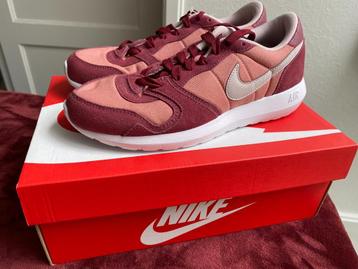 SPORTSCHOENEN WMNS NIKE AIR US07 beschikbaar voor biedingen