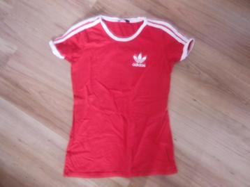 zgan rood Adidas meisjes t-shirt, mt M beschikbaar voor biedingen