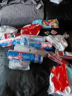 Feestartikelen: bekers, borden, bestek, kaarsjes, ballonnen, Ophalen