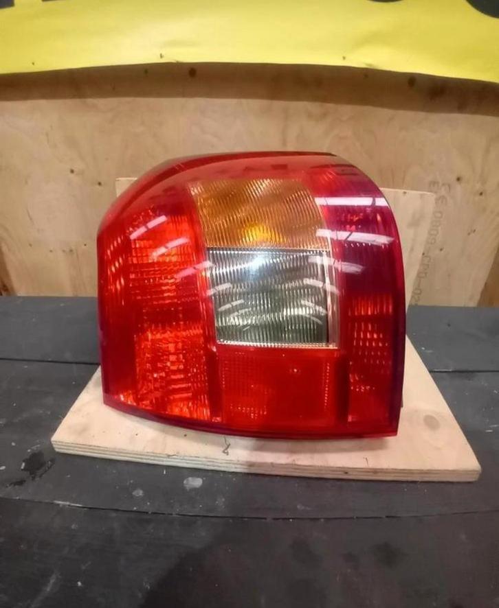 Linker achterlicht Toyota Corolla HB bj.2002, Auto-onderdelen, Verlichting, Gebruikt, Herkomst onderdeel bekend, Ophalen of Verzenden