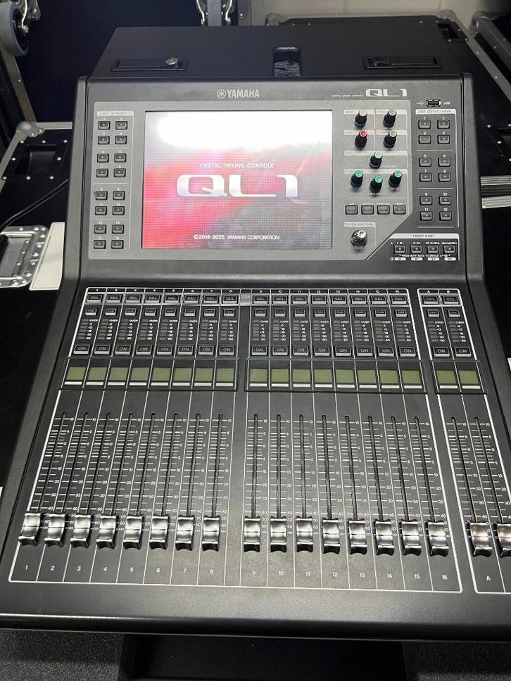 Yamaha QL1 mixer, Muziek en Instrumenten, Mengpanelen, Gebruikt, 20 kanalen of meer, Ophalen