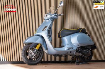 Vespa Scooter GTS 300 | 2021 | Akrapovic | CARBON |LED | beschikbaar voor biedingen