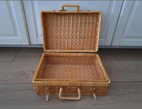 Een leuk rieten mandje met deksel, Huis en Inrichting, Woonaccessoires | Overige, Zo goed als nieuw, Ophalen of Verzenden