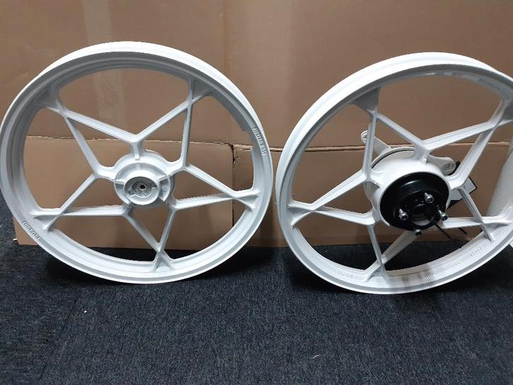 sterwielen  race motor, Fietsen en Brommers, Brommeronderdelen | Kreidler, Zo goed als nieuw, Overige typen, Ophalen