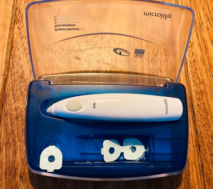 Oorthermometer oor thermometer Microlife, Diversen, Verpleegmiddelen, Zo goed als nieuw, Ophalen of Verzenden