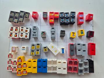 Lego container onderdelen post space brandweer ziekenhuis beschikbaar voor biedingen