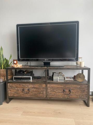Industrieel tv meubel beschikbaar voor biedingen