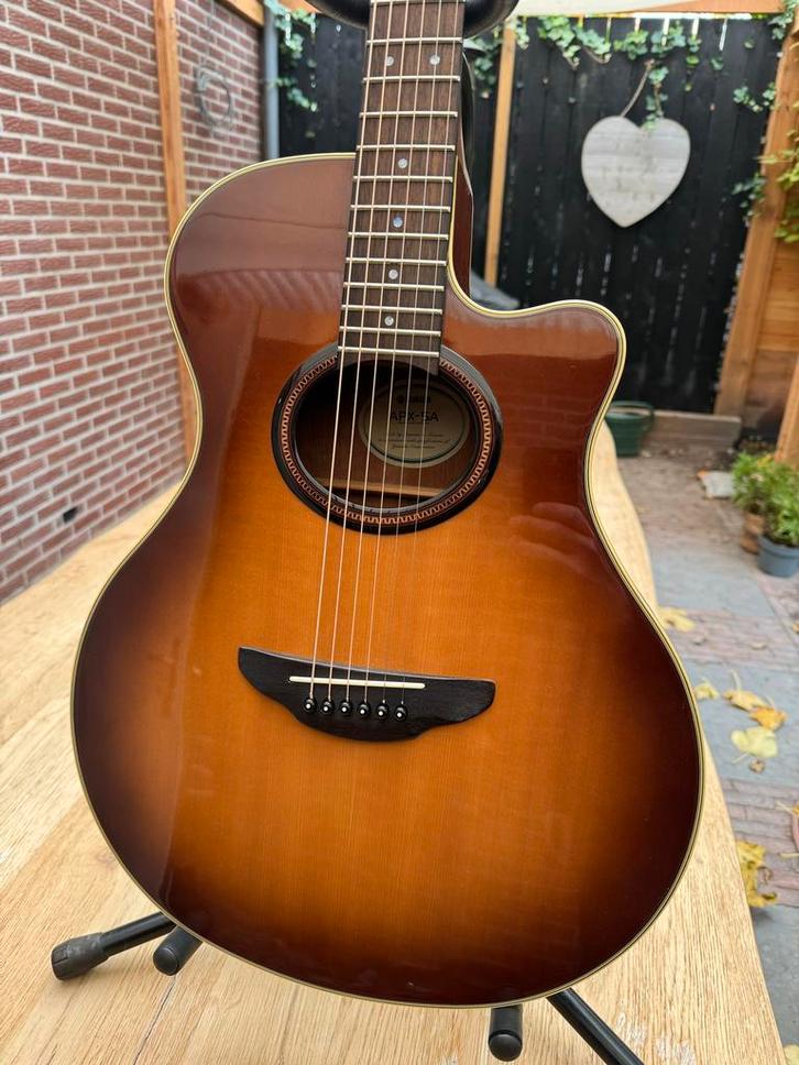 Yamaha APX-5A in vrijwel nieuwstaat met originele koffer, Muziek en Instrumenten, Snaarinstrumenten | Gitaren | Akoestisch, Zo goed als nieuw