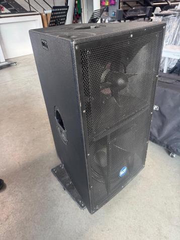 2 x rcf 6001 actieve speakers + hoezen  beschikbaar voor biedingen