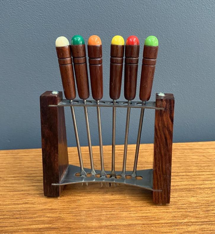 60 jaren cocktail PRIKKER setje Teak met gekleurde TOPPEN, Huis en Inrichting, Keuken | Keukenbenodigdheden, Gebruikt, Ophalen of Verzenden