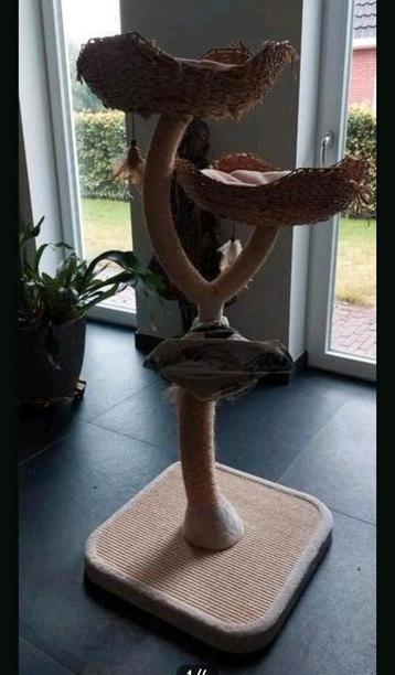 Cat's Flower krabpaal  beschikbaar voor biedingen