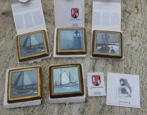 Berendsohn Boten Wandbord en 5 Onderzetters met Messing rand, Huis en Inrichting, Keuken | Servies, Nieuw, Overige stijlen, Overige materialen