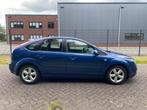 Ford Focus 1.8-16V Ambiente Flexifuel eerste eigenaars auto., Gebruikt, Zwart, Blauw, 1219 kg