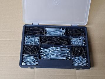 Te koop Sorteerdoos met Schroeven beschikbaar voor biedingen