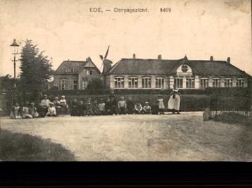 Ede Dorpsgezicht   veel volk+Molen veraf Nauta 5409 st 1913 beschikbaar voor biedingen