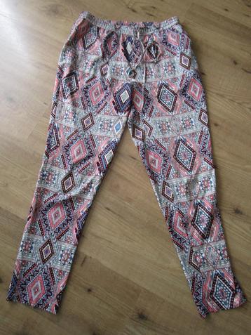 Only zomer broek maat 36 beschikbaar voor biedingen