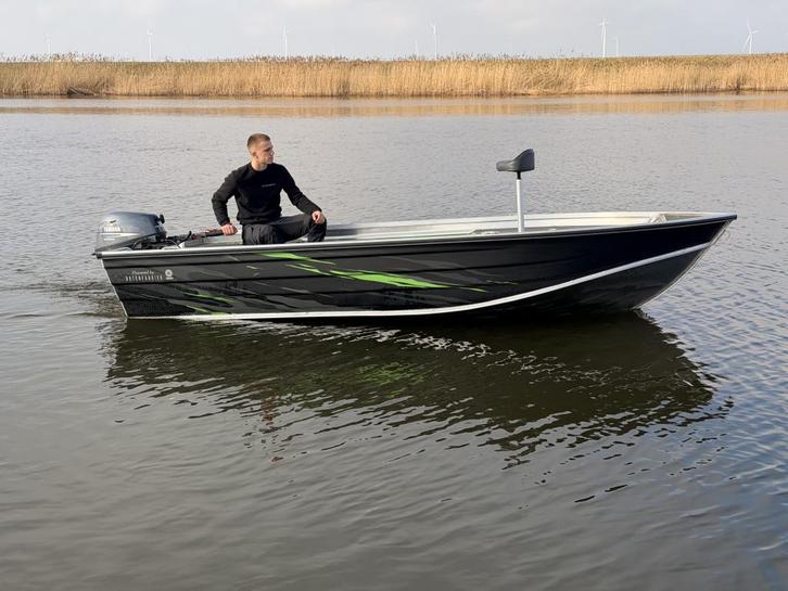 Nieuwe Kerman M428 visboot | Yamaha 20PK BJ05 | bootwrap, Watersport en Boten, Vis- en Consoleboten, Nieuw, 3 tot 6 meter, Overige brandstoffen