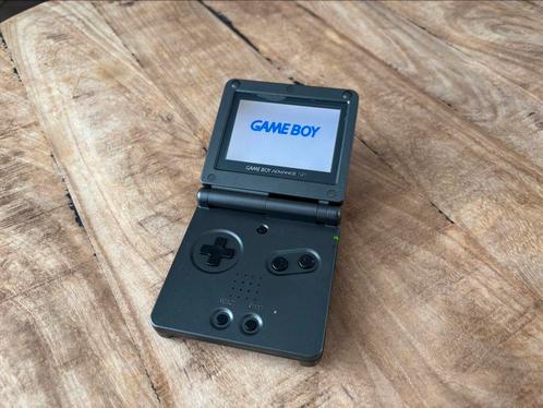 Gameboy Advance SP AGS-101 Graphite Black special edition, Spelcomputers en Games, Spelcomputers | Nintendo Game Boy, Zo goed als nieuw