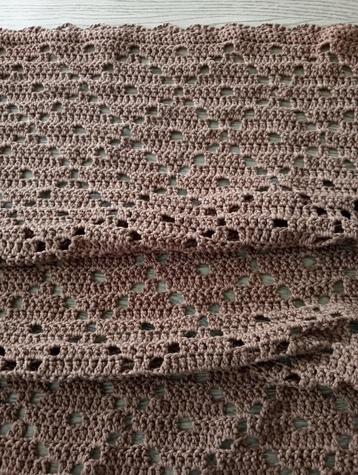 Nieuw bruin gehaakt babydeken /babykleed beschikbaar voor biedingen