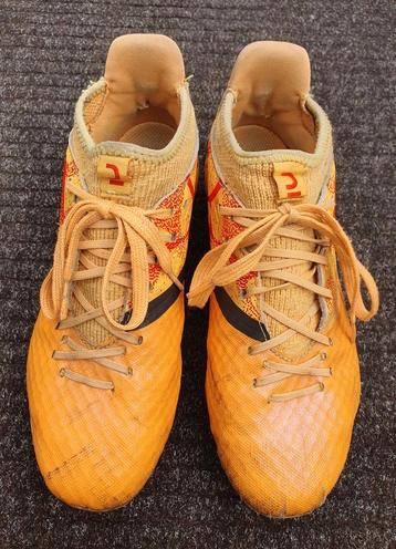 Oranje Kipsta voetbalschoenen 36 beschikbaar voor biedingen
