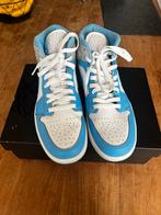 Air Jordan 1 Mid SE - Zo goed als nieuw!, Kleding | Heren, Schoenen, Ophalen of Verzenden, Zo goed als nieuw, Blauw, Sneakers of Gympen