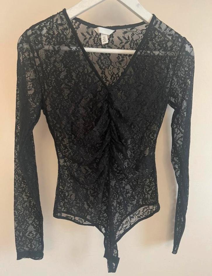 Prachtige zwarte kanten body van H&M Maat S, Kleding | Dames, Tops, Zo goed als nieuw, Maat 36 (S), Zwart, Lange mouw, Ophalen of Verzenden