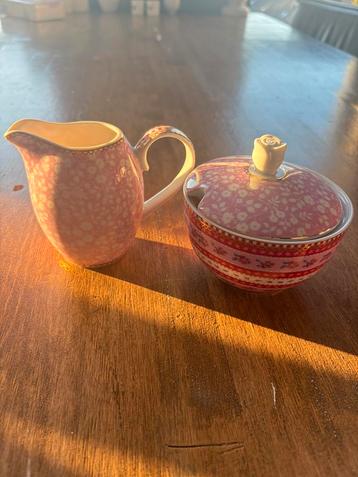 Pip studio suikerpot en melkannetje beschikbaar voor biedingen