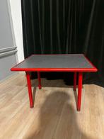Retro tafeltje met rode poten, Huis en Inrichting, Tafels | Sidetables, Ophalen, Gebruikt, 50 tot 100 cm, Metaal