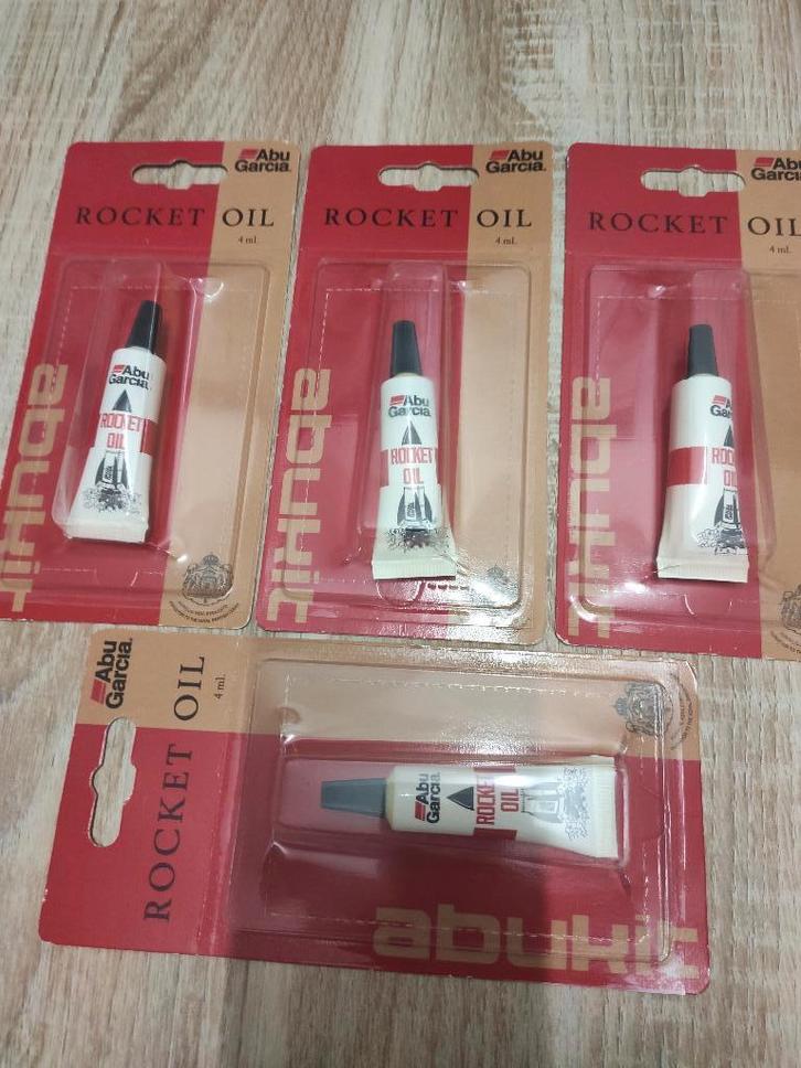 4 tubes Rocket oil. Werpmolen onderhoud. Abu Garcia., Watersport en Boten, Hengelsport | Algemeen, Molen, Ophalen of Verzenden