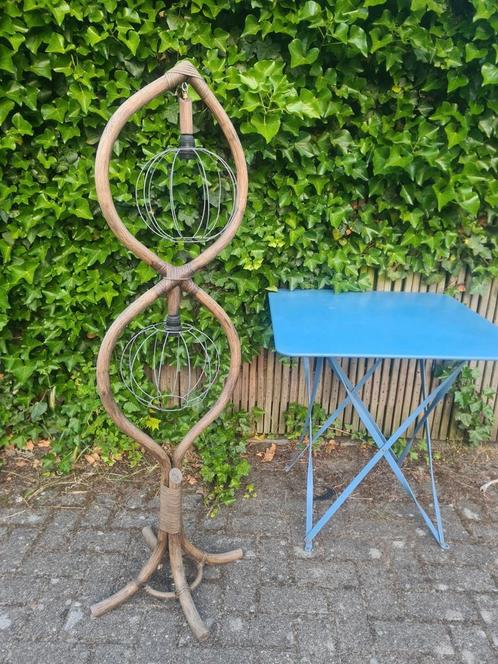 Vintage manou rotan vloerlamp, Huis en Inrichting, Lampen | Vloerlampen, Zo goed als nieuw, Minder dan 100 cm, Ophalen