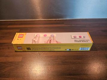 Nieuwe LEGO Wandhaken Set beschikbaar voor biedingen