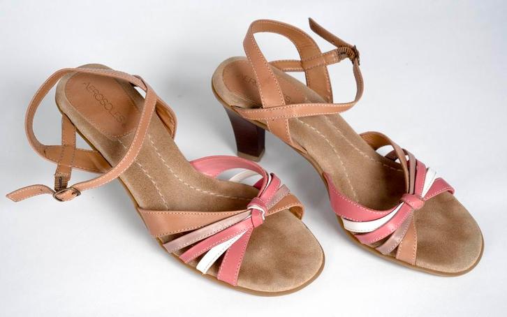 Aerosoles elegante hoge hakken sandalen maat 38, Kleding | Dames, Schoenen, Zo goed als nieuw, Sandalen of Muiltjes, Roze, Ophalen of Verzenden
