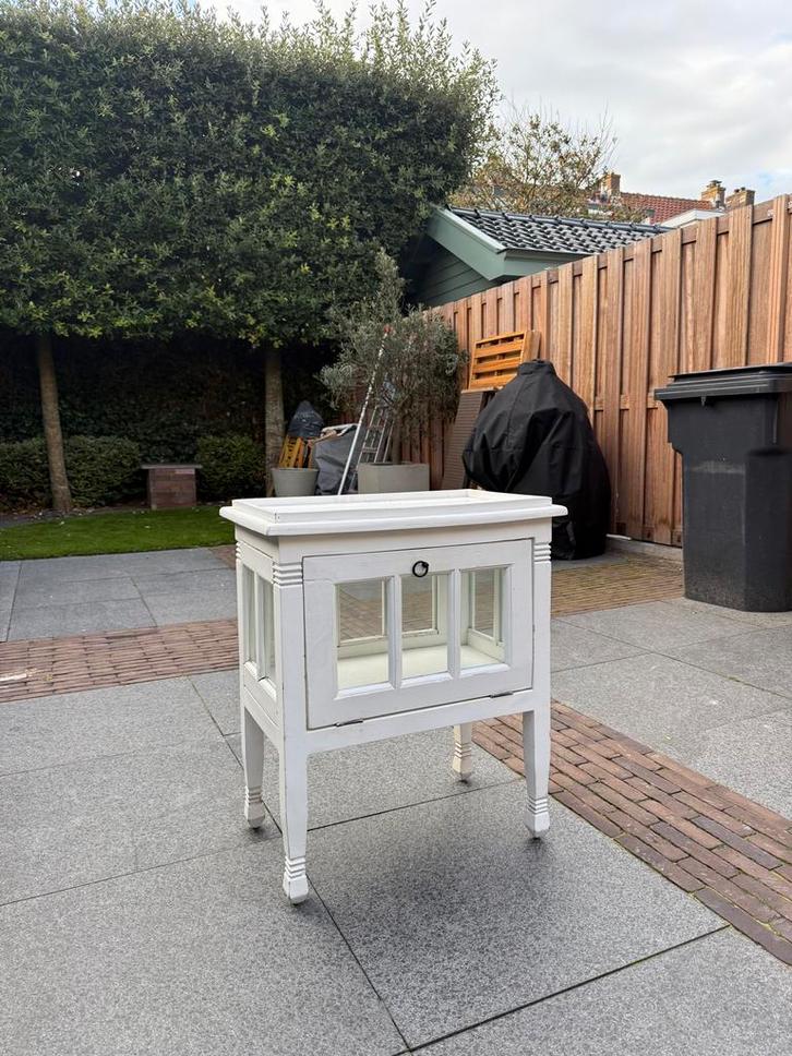 Vintage bijzettafel met glazen panelen, Huis en Inrichting, Tafelonderdelen, Gebruikt, Tafelblad, Minder dan 50 cm, 50 tot 100 cm