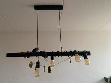 Zwarte metalen hanglamp met 5 lampen beschikbaar voor biedingen