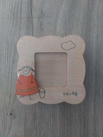 Houten Spaarpot met Meisje beschikbaar voor biedingen