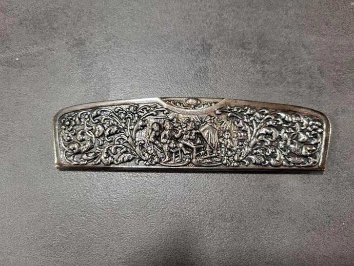 Verzilverde zak kam met gedetailleerd reliëf, Antiek en Kunst, Antiek | Goud en Zilver, Zilver, Ophalen of Verzenden