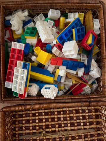 Lego oud mand vol beschikbaar voor biedingen