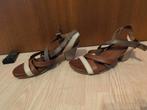 Tamaris schoenen maat 38 met kleine hak., Tamaris, Bruin, Overige typen, Ophalen of Verzenden