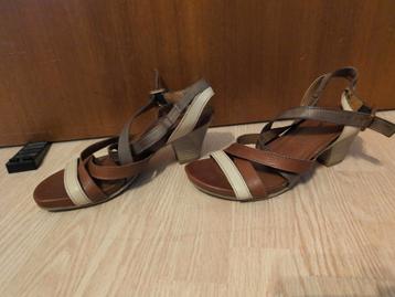 Tamaris schoenen maat 38 met kleine hak. beschikbaar voor biedingen
