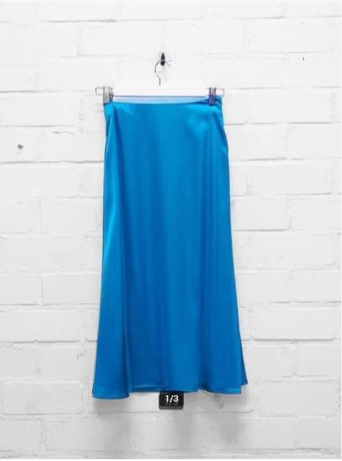 Just in Case - Prachtige satijnen rok maat 36 - Nieuw, Kleding | Dames, Rokken, Nieuw, Maat 36 (S), Blauw, Onder de knie, Ophalen of Verzenden