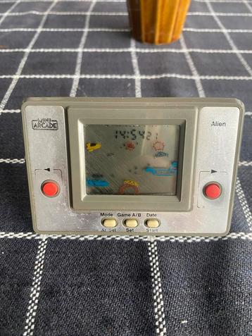 Vintage 80s Mini Arcade Alien Game beschikbaar voor biedingen
