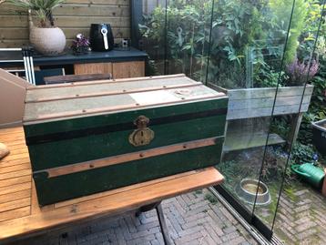 Ouderwetse hutkoffer metaal/hout beschikbaar voor biedingen