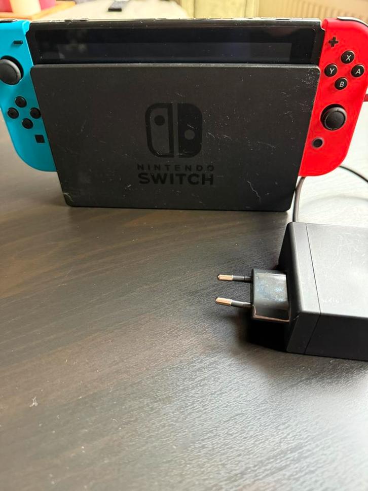 Complete nintendo switch, Spelcomputers en Games, Spelcomputers | Nintendo Switch, Gebruikt, Switch Original, Met 2 controllers