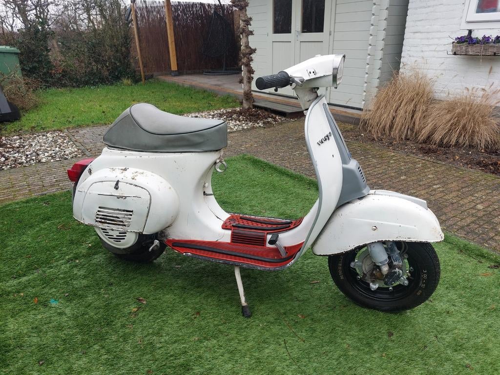 Vespa V50 special, Fietsen en Brommers, Ophalen