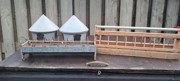 Te koop voerbakken en drinkpoten  beschikbaar voor biedingen